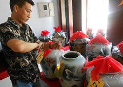 醉开心散酒纯粮酿造·健康无添加工艺，解锁经济实惠的醇香体验