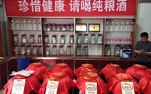 开散酒店，怎么加盟散白酒？散酒那家好卖？醉开心散装白酒批发价格？